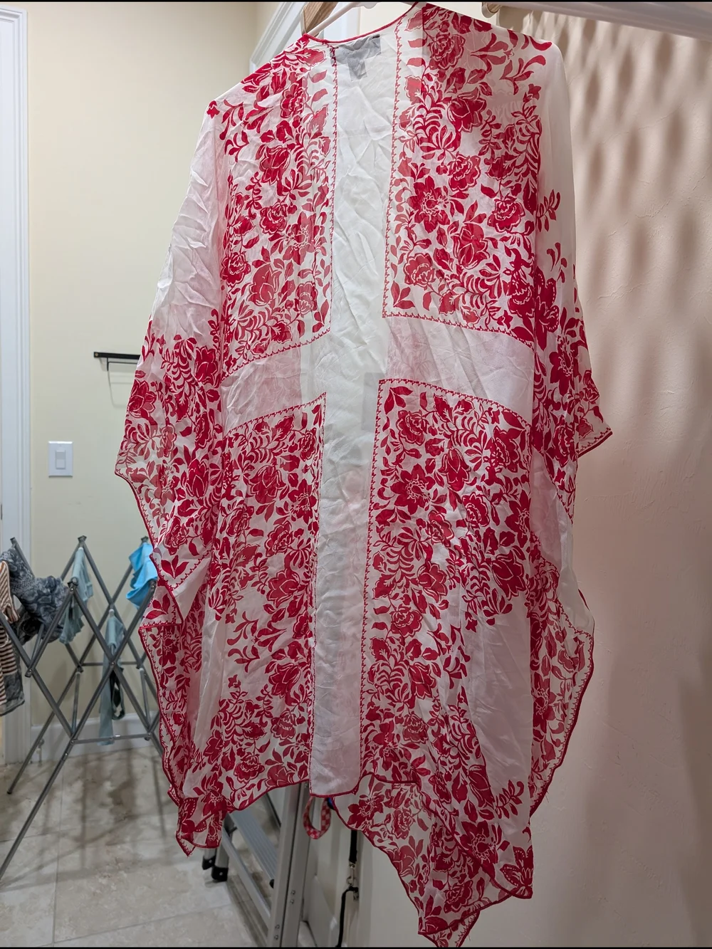 Karen Kane S/M Red and White Floral Kimono